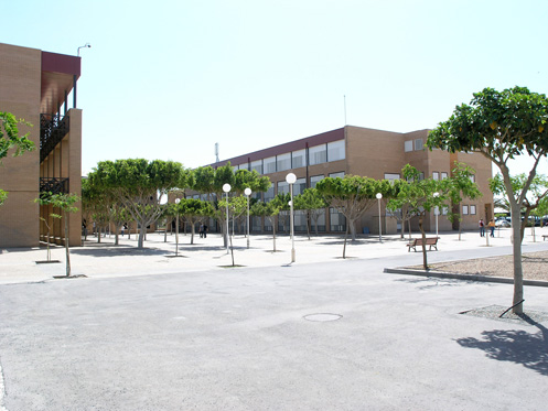 Plaza entre aulario I y II